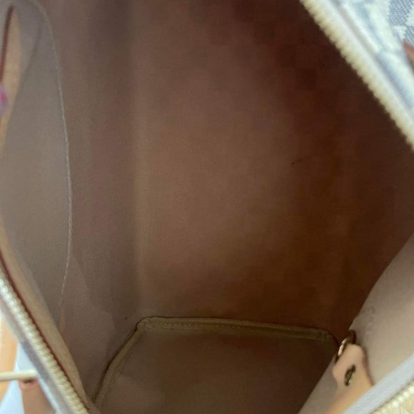 Louis Vuitton - Picture 8 of 8